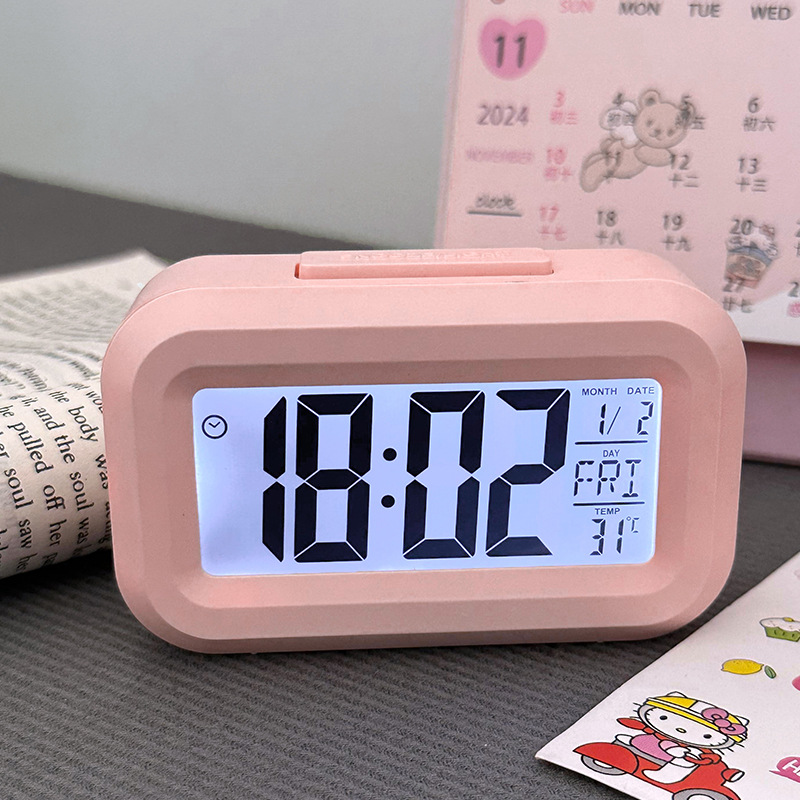Digitale LED-wekker met achter - Modern Electronics Gadgets recensie en prijs